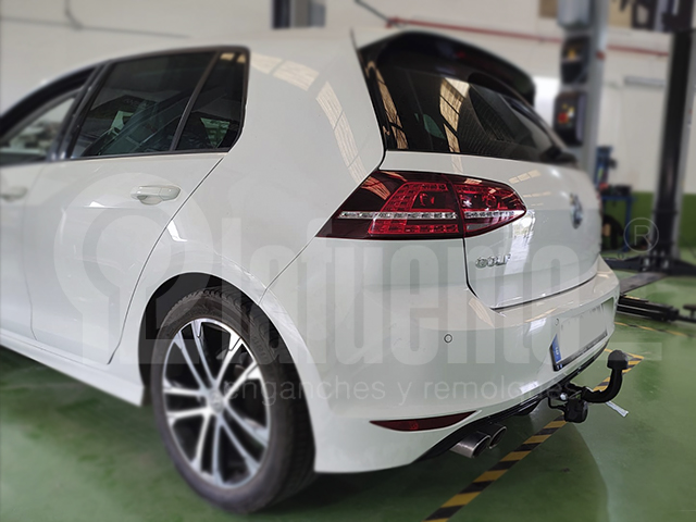 Horizontal Abnehmbare&nbsp;Anhängerkupplung EE1196C für VOLKSWAGEN Golf Auto VII (Typ AU) 2015