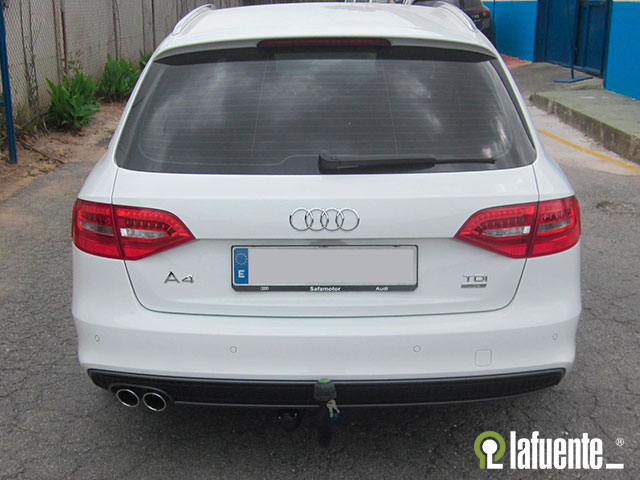 Vertikal Abnehmbare Anhängerkupplung EE4318 für AUDI A4 Kombi 2011