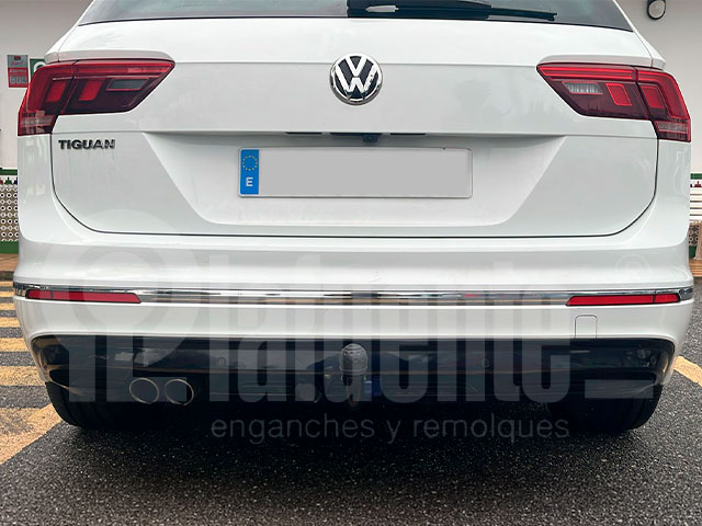 Vertikal Abnehmbare&nbsp;Anhängerkupplung EE4495 für VOLKSWAGEN Tiguan SUV (Typ 5N) 2017