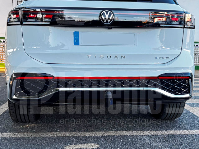 Vertikal Abnehmbare&nbsp;Anhängerkupplung EE4495 für VOLKSWAGEN Tiguan SUV (Typ CT) 2024