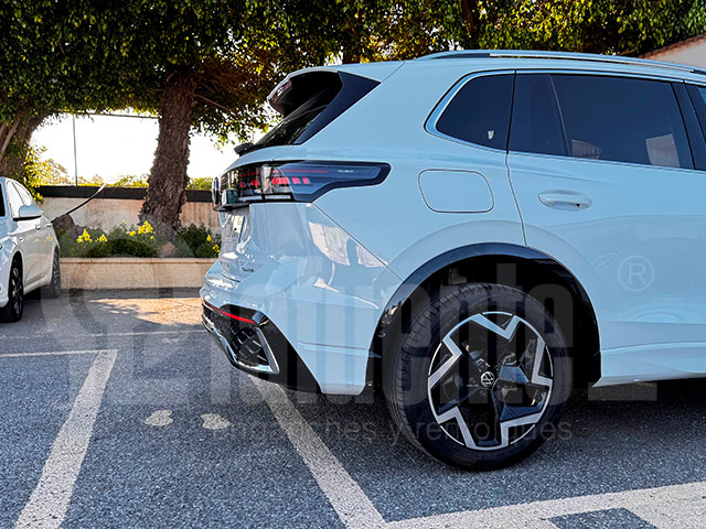 Vertikal Abnehmbare&nbsp;Anhängerkupplung EE4495 für VOLKSWAGEN Tiguan SUV (Typ CT) 2024